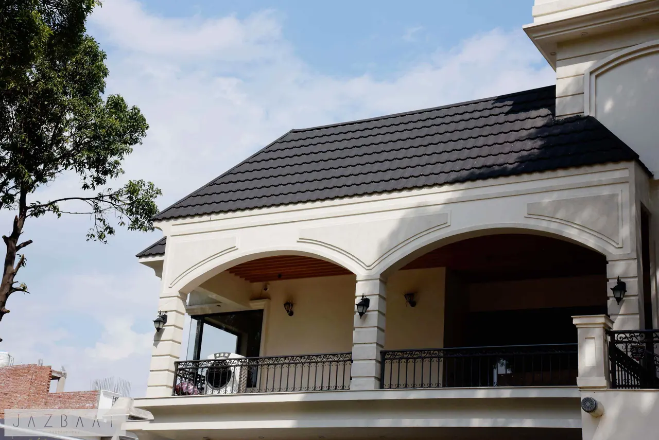 Archmere, a residence by Ajooni Jasleen Architects: arched first-floor veranda under a charcoal tiled roof